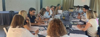 La alcaldesa de Castelló d'Empúries participa en la primera mesa de trabajo de alcaldes de la Costa Brava en defensa de las Viviendas de Uso Turístico